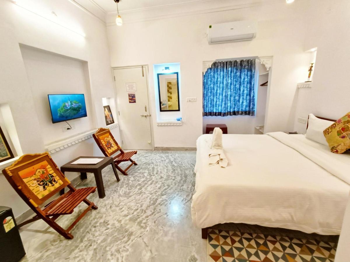 Готель Prakash Ji'S Haveli -Luxurious Lakeside Retreat- Удайпур Екстер'єр фото
