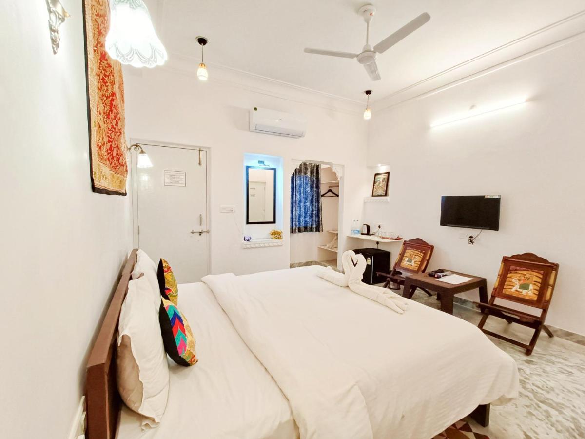 Готель Prakash Ji'S Haveli -Luxurious Lakeside Retreat- Удайпур Екстер'єр фото