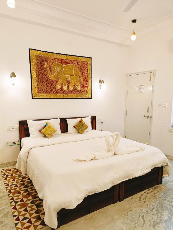 Готель Prakash Ji'S Haveli -Luxurious Lakeside Retreat- Удайпур Екстер'єр фото